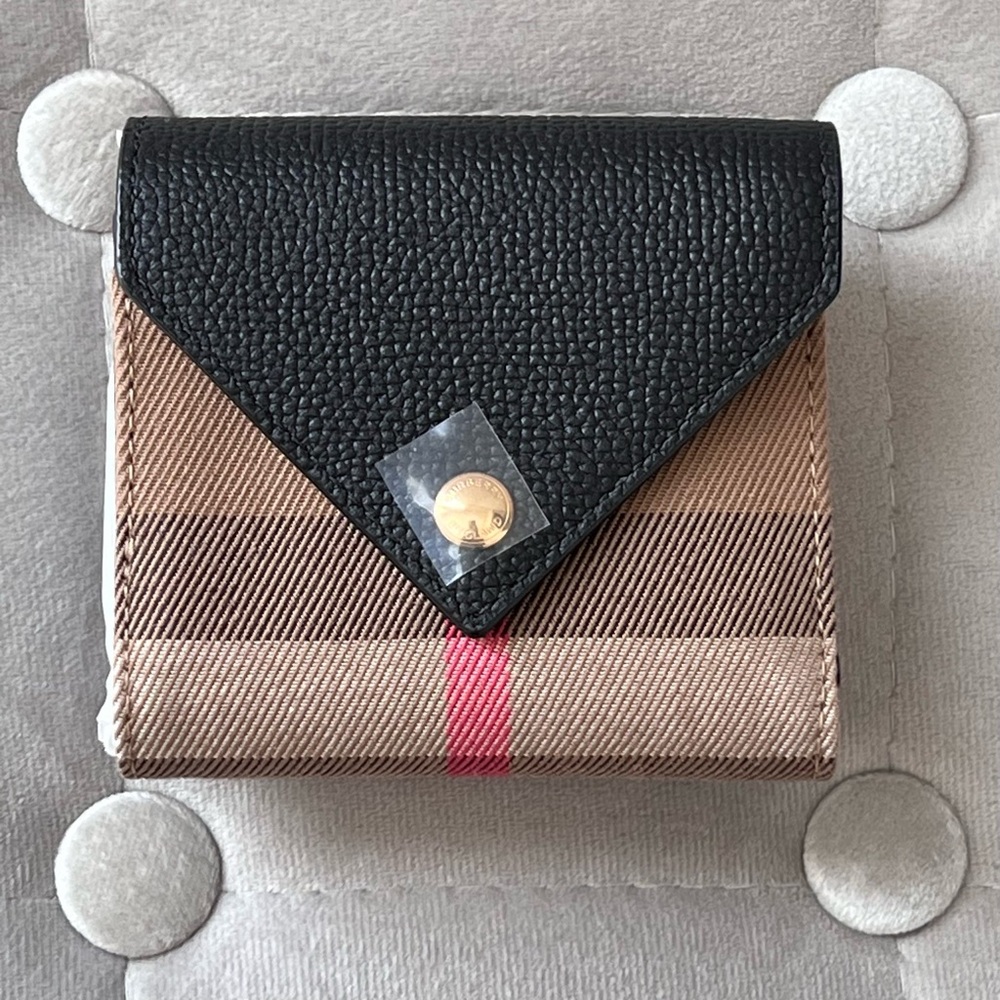 Burberry Check and Leather Bifold in Black